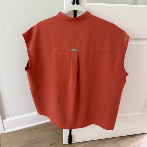 FIGS Rafaela TERRACOTTA Oversized Scrub Top - Size Medium - Picture 2 of 2